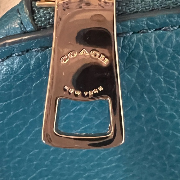 COACH Hangtag Multifunction Case in Teal - Picture 4 of 8